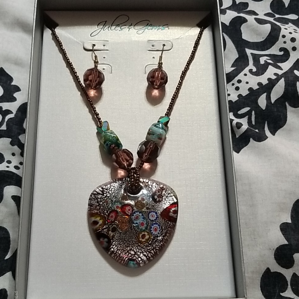 Necklace and earring set